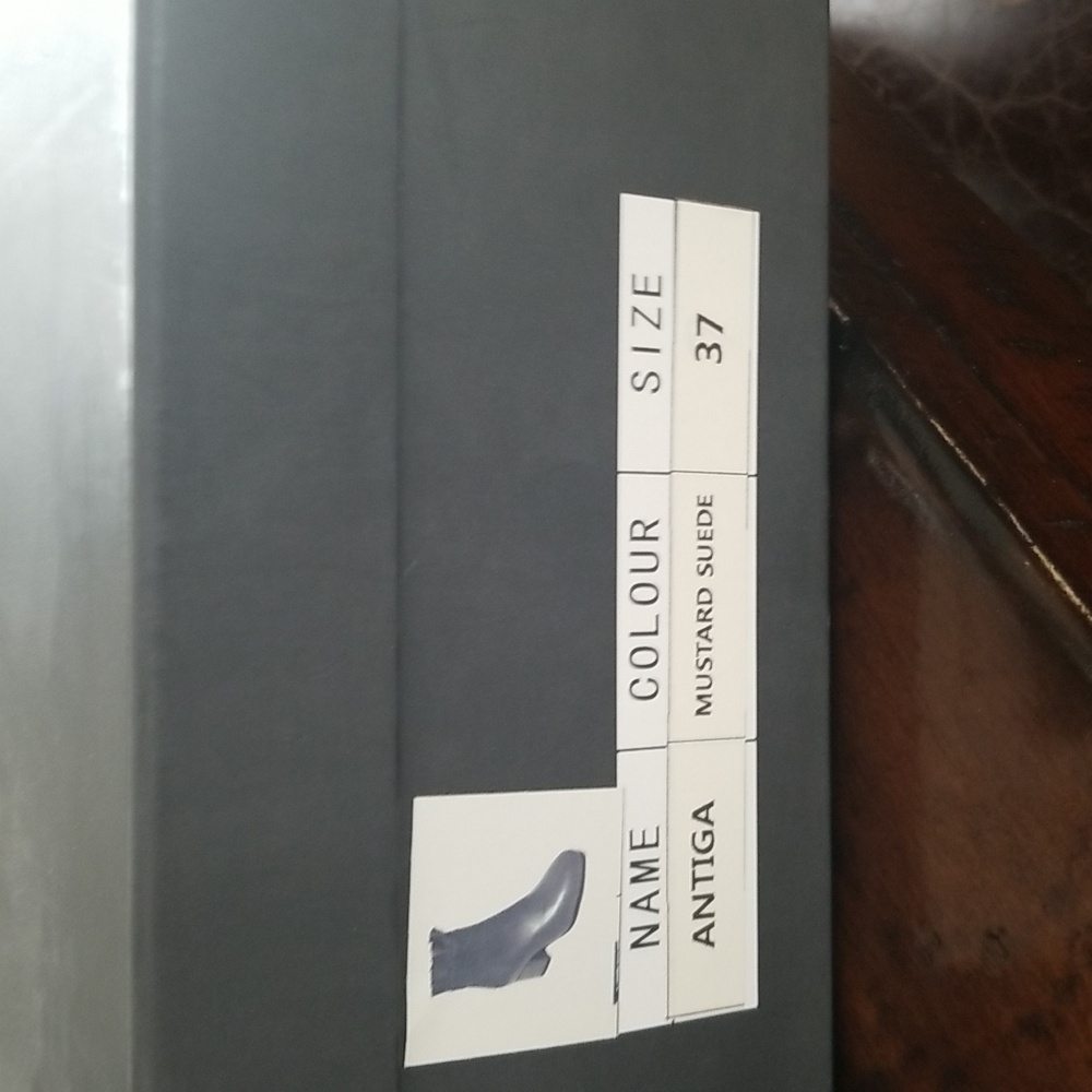 Silent D Women's suede booties with ruffled edge sz 6 mustard - Picture 11 of 11